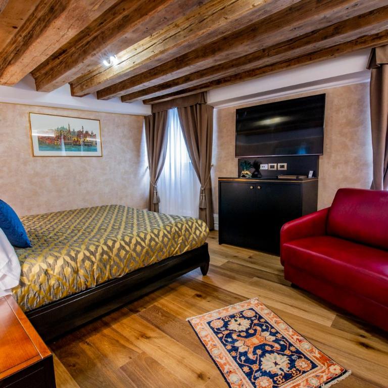 EGO' Residence Venice - Camera Matrimoniale Superior con Vista Canale San Salvador - 3