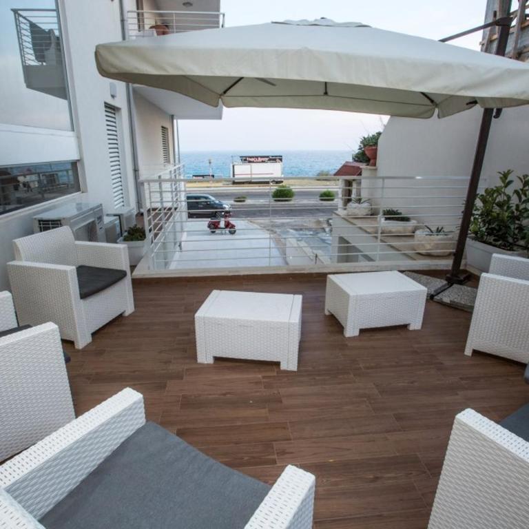Spuma di mare - Camera Matrimoniale/Doppia con Letti Singoli con Balcone e Vista Mare - 6
