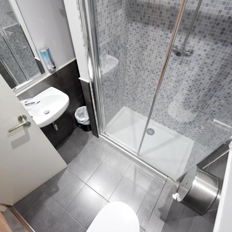 Free Hostels Barcelona - Bed in 4-Bed Female Dormitory Room - 2