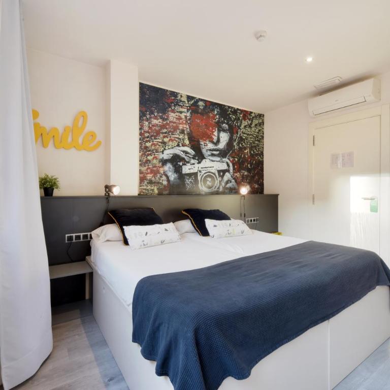 Free Hostels Barcelona - Double Room with Balcony - 4
