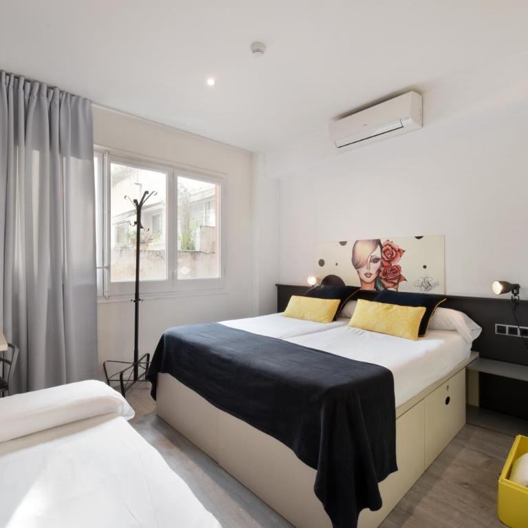 Free Hostels Barcelona - Double Room with Extra Bed - 3