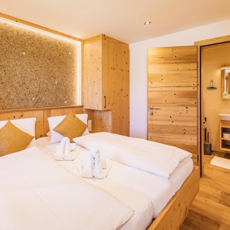 Panorama Hotel Guggenbichl - inkl Sommerkarte, einmaliger Eintritt ins Tauern Spa & bester Ausblick über Kaprun - Apartment mit Terrasse mit kostenlosem Eintritt ins Tauern Spa - 7