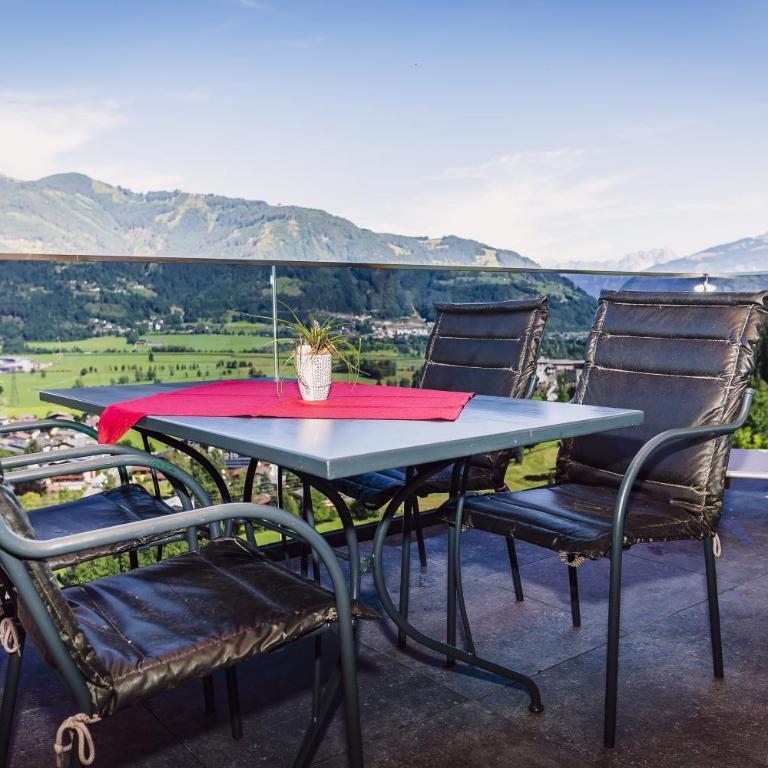 Panorama Hotel Guggenbichl - inkl Sommerkarte, einmaliger Eintritt ins Tauern Spa & bester Ausblick über Kaprun - Apartment mit Terrasse mit kostenlosem Eintritt ins Tauern Spa - 5