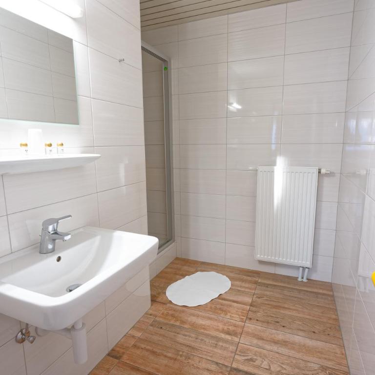 Jugend- und Familiengästehaus Klagenfurt - Vierbettzimmer - 9