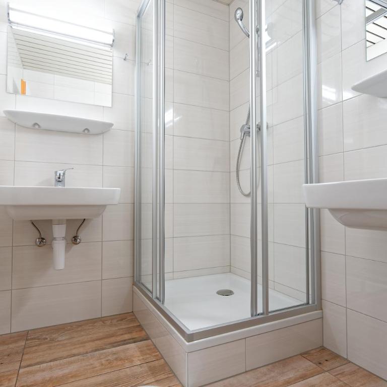 Jugend- und Familiengästehaus Klagenfurt - Vierbettzimmer - 8
