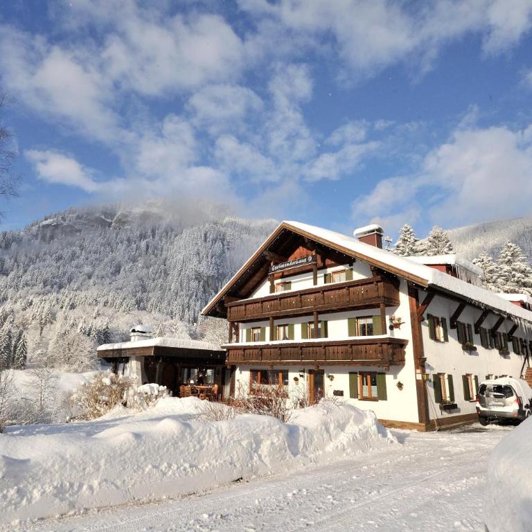 Gschwenderhaus Ferienwohnungen - Apartment mit 2 Schlafzimmern und Balkon - 2
