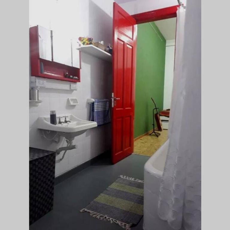 BELLA CASA 110m2 - CENTRO - PATIO - PARRILLA - Casa con 1 dormitorio - 28