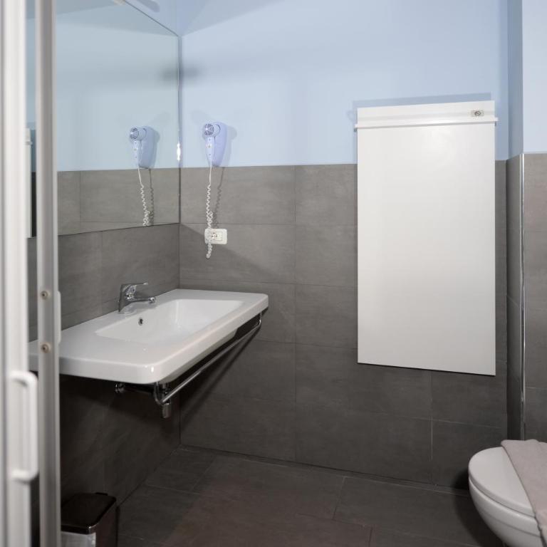 Club del Sole Desenzano Boutique Resort - Deluxe Two-Bedroom Apartment with Terrace and Lake View - 5