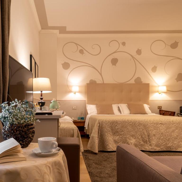 Hotel Ambasciatori - Camera Familiare (2 Adulti + 3 Bambini) - 1