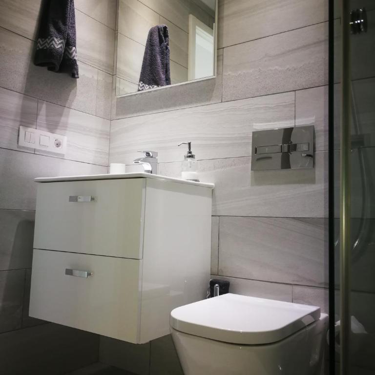 Cozy Luxury - Three-Bedroom House - 59