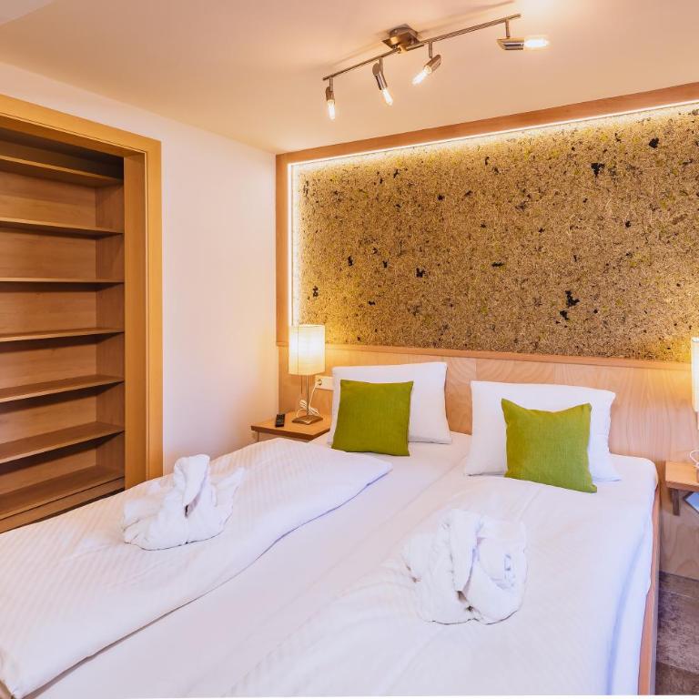 Panorama Hotel Guggenbichl - inkl Sommerkarte, einmaliger Eintritt ins Tauern Spa & bester Ausblick über Kaprun - Apartment mit Balkon und kostenlosem Eintritt ins Tauern Spa - 5
