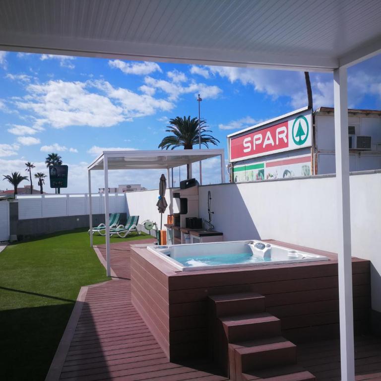 Cozy Luxury - Three-Bedroom House - 29