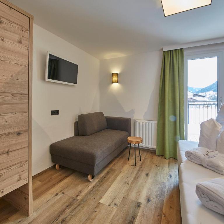 Hotel Hubertushof - Doppelzimmer mit Balkon (2 Erwachsene + 1 Kind) - 6