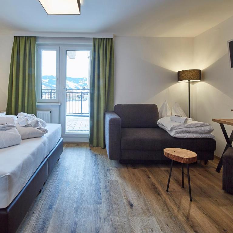 Hotel Hubertushof - Doppelzimmer mit Balkon (2 Erwachsene + 1 Kind) - 2