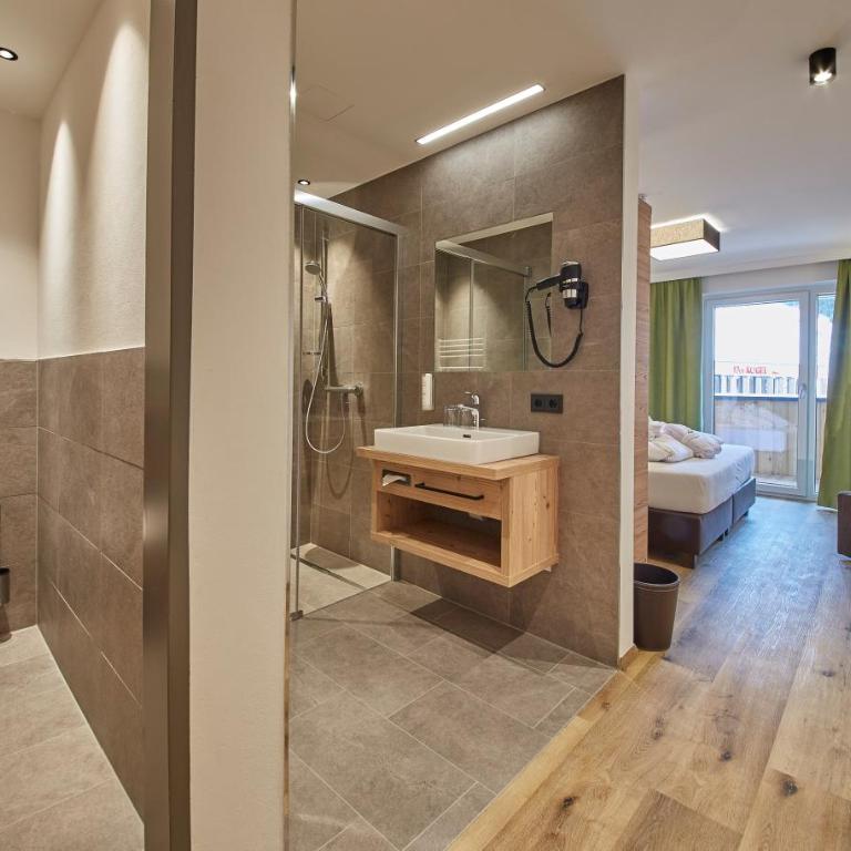 Hotel Hubertushof - Deluxe Doppelzimmer mit Balkon - 2