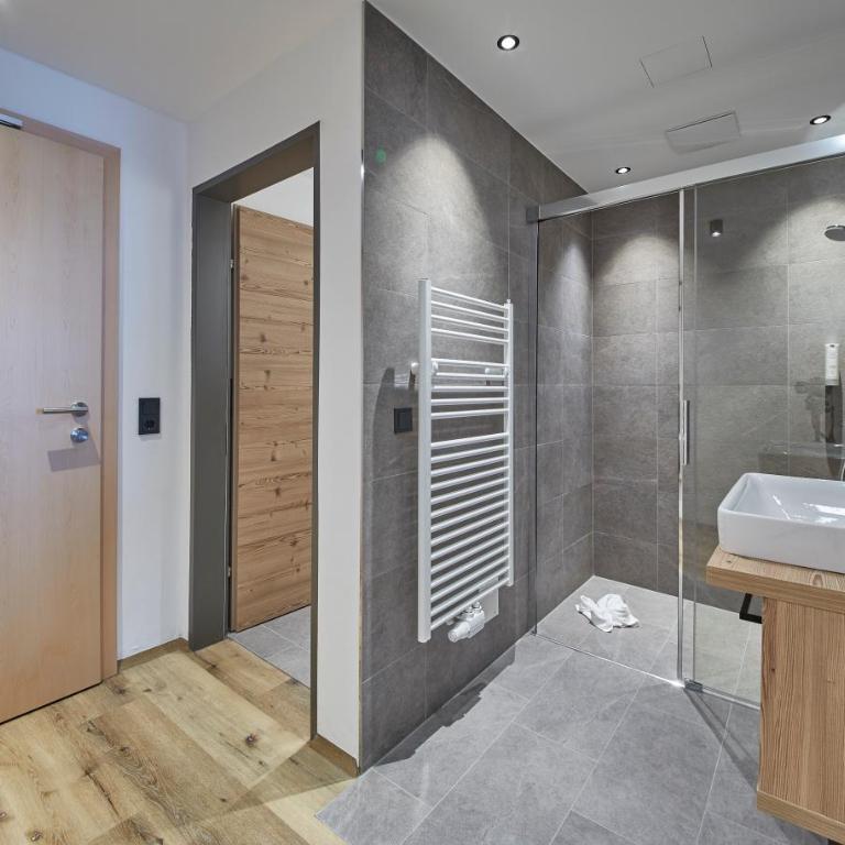 Hotel Hubertushof - Deluxe Doppelzimmer mit Balkon - 1