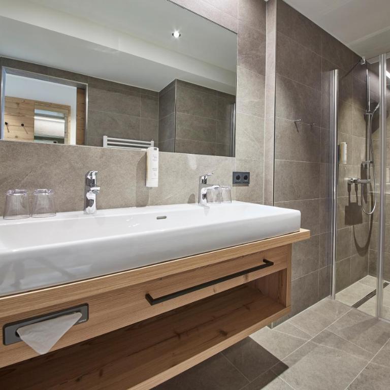 Hotel Hubertushof - Suite mit 2 Schlafzimmern - 3