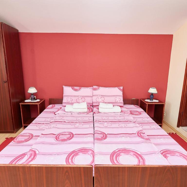 Apartmani Stojadinović - Dvokrevetna Soba sa Bračnim Krevetom i Terasom - 1