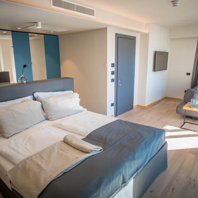 Hotel Villa Enrica - Junior Suite con Balcone e Vista Porto - 5