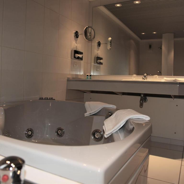 Amirauté Hôtel Golf Deauville - Suite avec Jacuzzi - 3