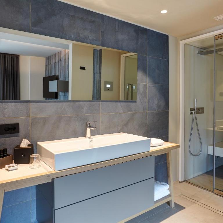 Hotel Villa Enrica - Suite con Bagno di Vapore, Vasca Idromassaggio e Vista Lago - 5