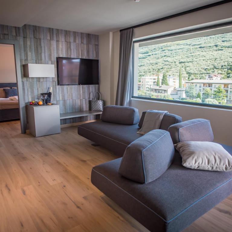 Hotel Villa Enrica - Suite con Bagno di Vapore, Vasca Idromassaggio e Vista Lago - 3