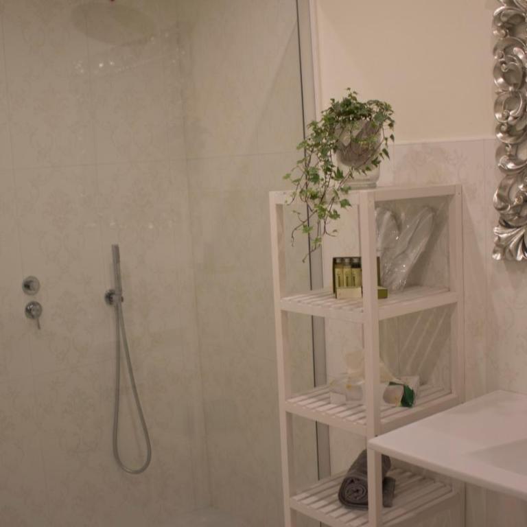 Cavour44 - Palazzo Canossa - Camera Matrimoniale Deluxe - 10