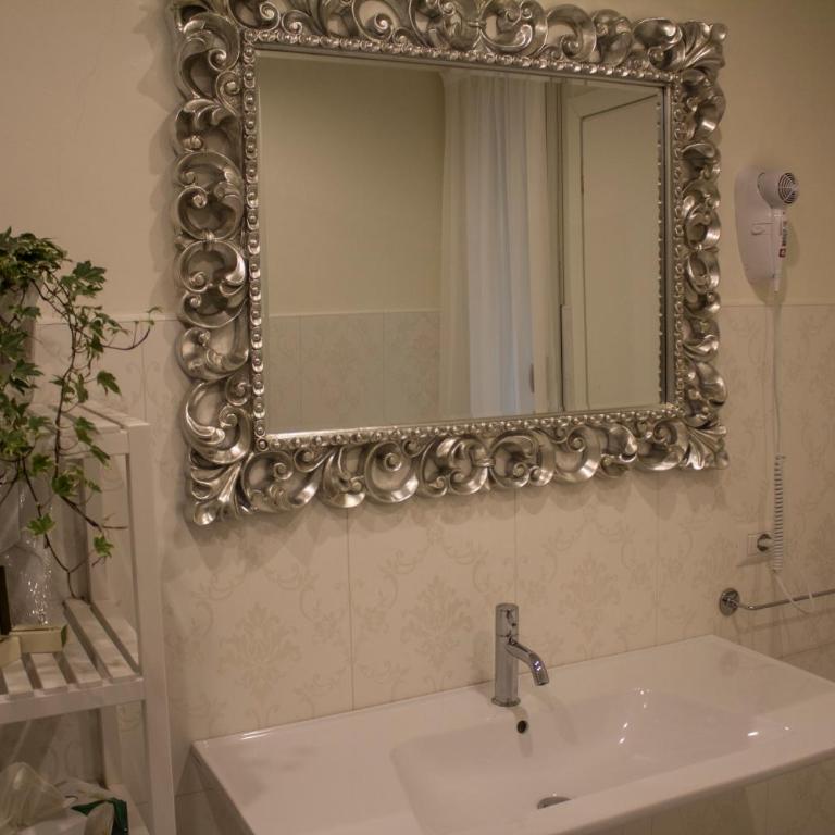 Cavour44 - Palazzo Canossa - Camera Matrimoniale Deluxe - 6