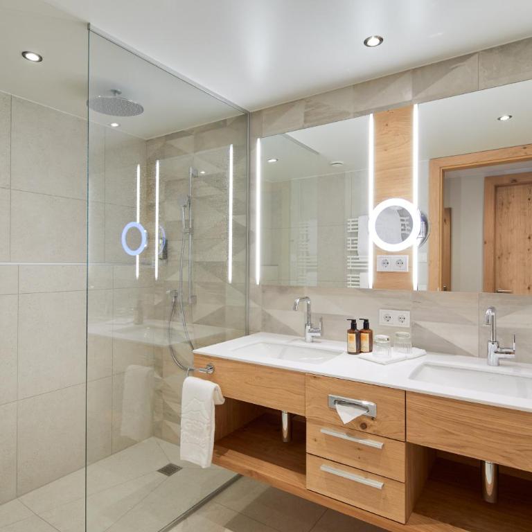 Zugspitz Resort - Deluxe Doppelzimmer mit Balkon - 5