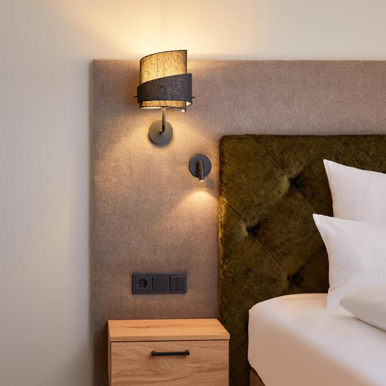 Zugspitz Resort - Deluxe Doppelzimmer mit Balkon - 3