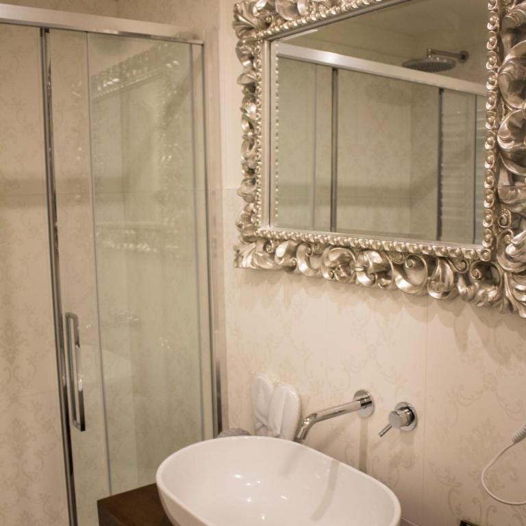 Cavour44 - Palazzo Canossa - Camera King - 25
