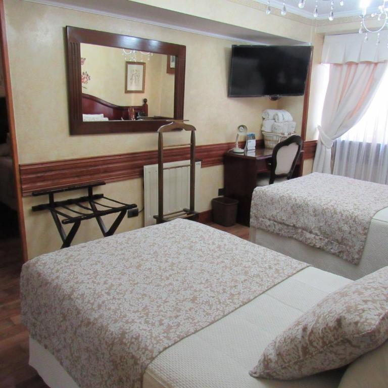 Hotel Ciudad de Vitoria - Habitación Cuádruple Clásica - 6