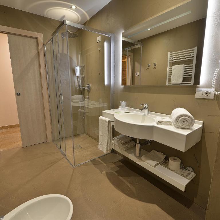 Hotel Bernina - Family Room with Veranda - 1
