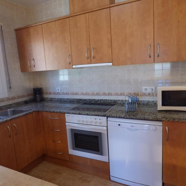 Encarni - Three-Bedroom Townhouse - 11