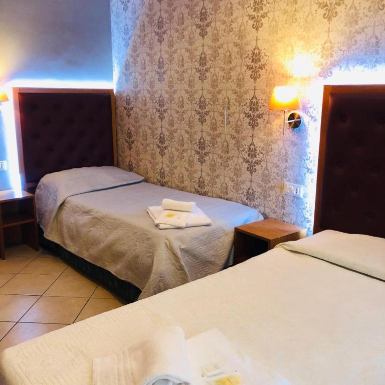 A&C Much More II - Triple Room with Bathroom - 29