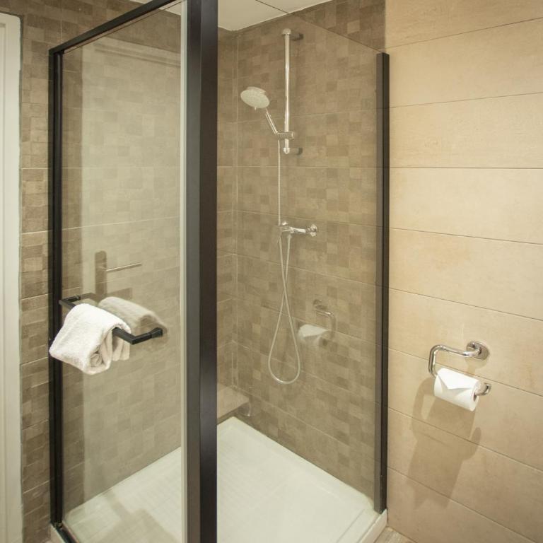Hôtel Mont-Brison - Chambre Lits Jumeaux avec Douche - 1