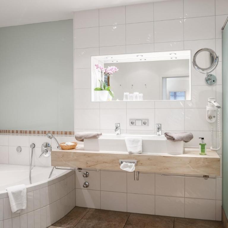 Landhotel Böld Oberammergau - Junior Suite mit Bergblick - 5