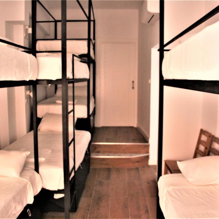Housingleón - Albergue Turístico Nama Hostel - Habitación Familiar con baño privado - 3