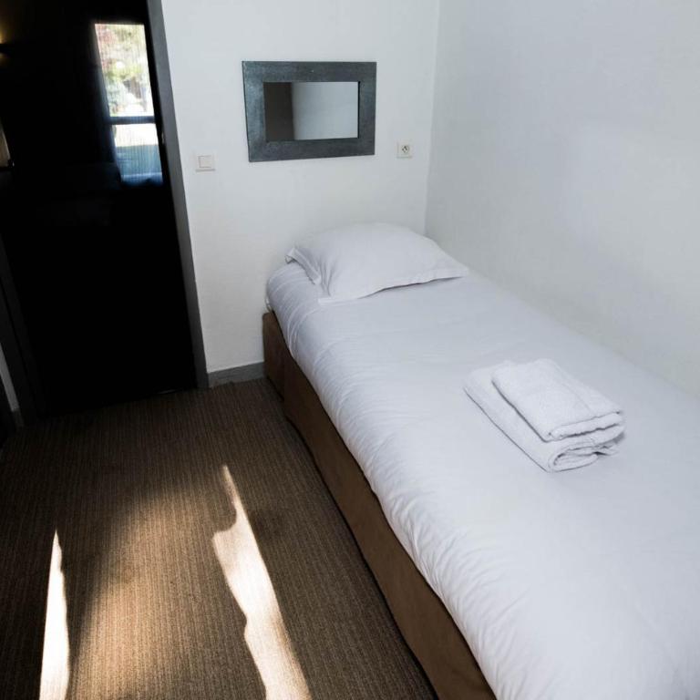 SOWELL HOTELS Domaine de la Petite Isle - Chambre Triple - 7