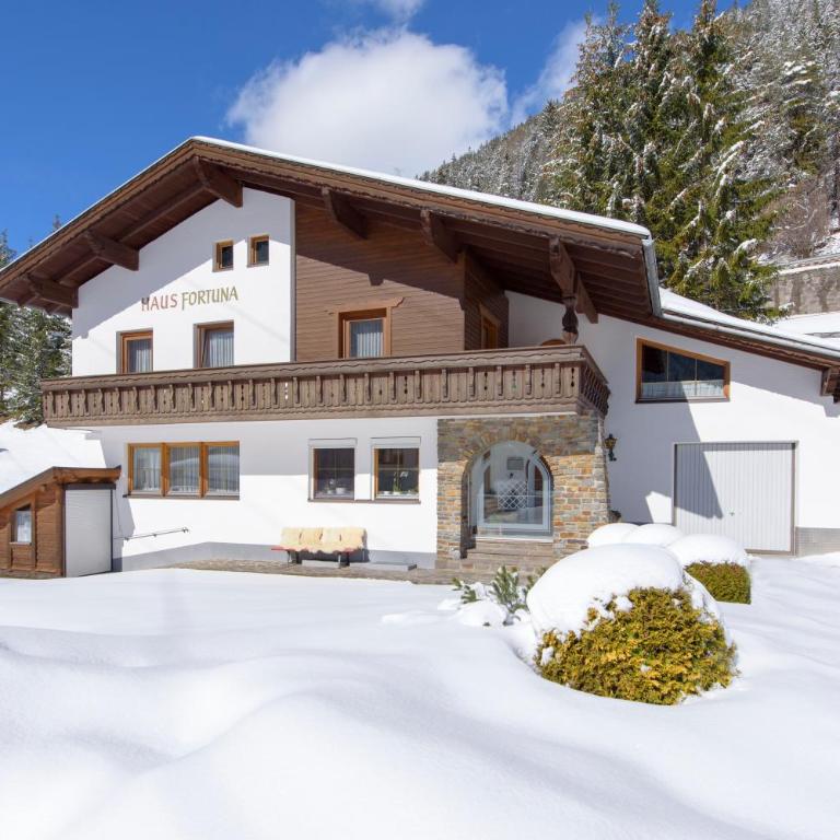 Hotel Pettneuerhof - „Gästehaus Fortuna“ Doppelzimmer „Hochkarspitze“ mit Gemeinschaftsbad - 1