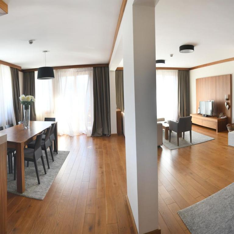 Aparthotel Vucko - Deluxe Three-Bedroom Apartment with Fireplace - 4