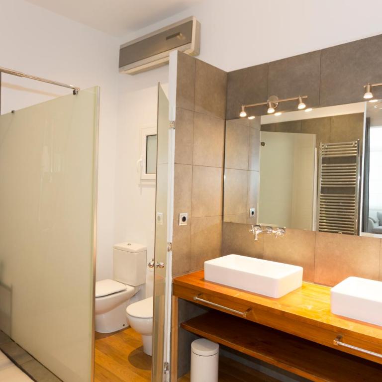 BCN Apartments 41 - Three-Bedroom Apartment - 3
