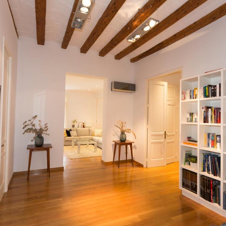 BCN Apartments 41 - Three-Bedroom Apartment - 2