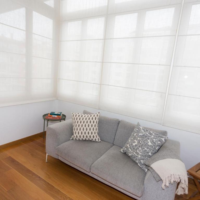 BCN Apartments 41 - Three-Bedroom Apartment - 1