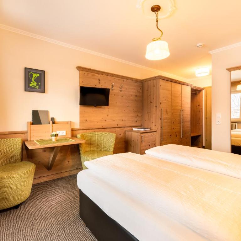 Hotel Garni Entstrasser - Double Room with Balcony - 4