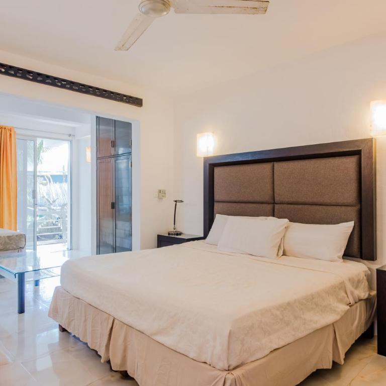 Private Villa 10 Rooms, Private Pool, Walk to Beach - Villa with Private Pool - 1