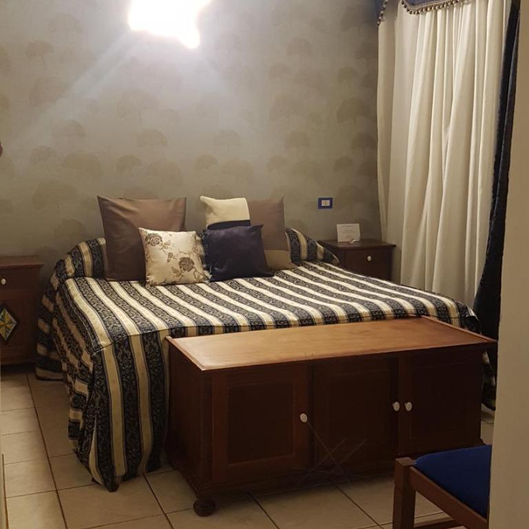 Hotel Sangiuliano 132 centro storico Catania - Family Room with Balcony - Split Level - 4