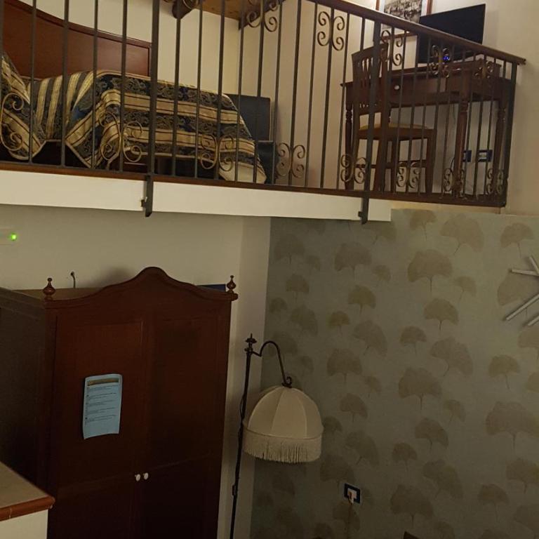Hotel Sangiuliano 132 centro storico Catania - Family Room with Balcony - Split Level - 6
