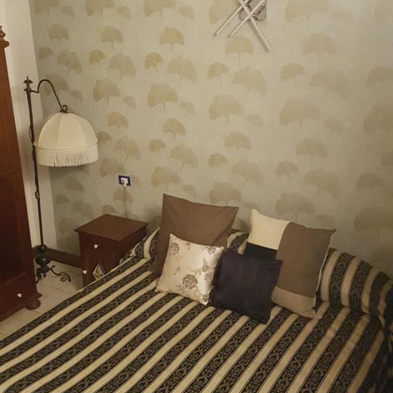 Hotel Sangiuliano 132 centro storico Catania - Family Room with Balcony - Split Level - 3