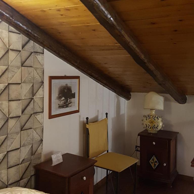 Hotel Sangiuliano 132 centro storico Catania - Double or Twin Room with Balcony - Split Level - 4